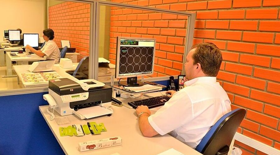 Desenvolvimento de Facas de Corte e Vinco e Embalagens